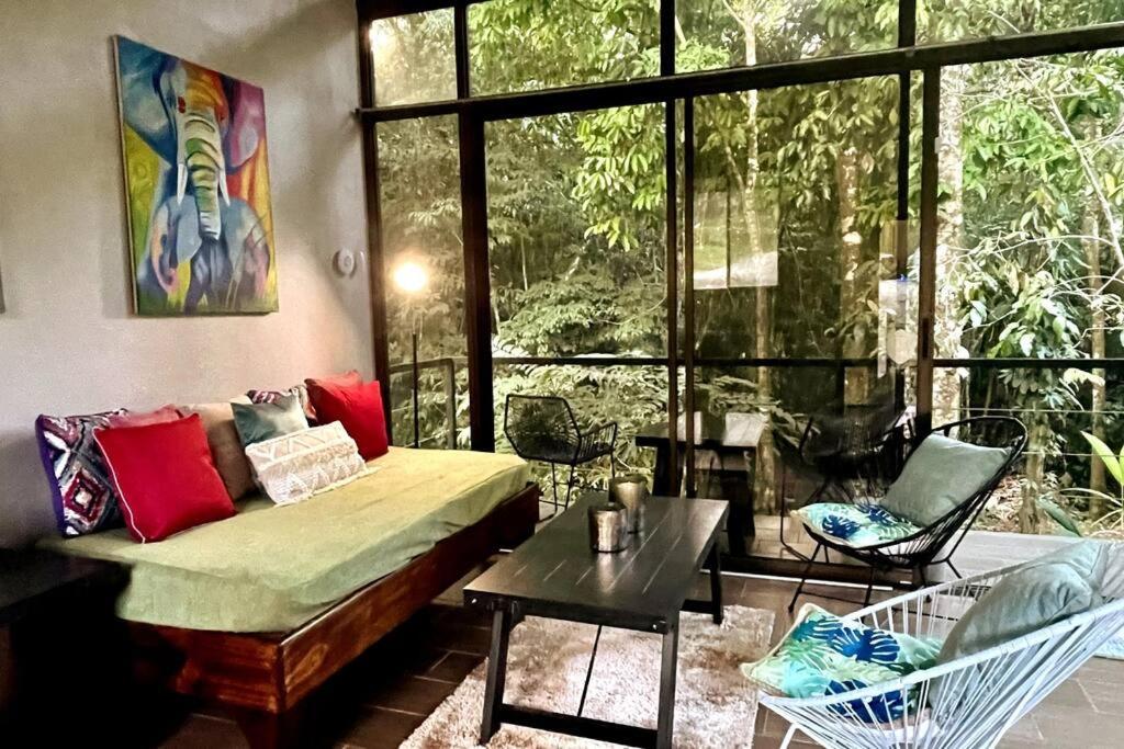 An Abundance Of Wildlife At Jungle Glory Home Abajo Manuel Antonio Exterior photo